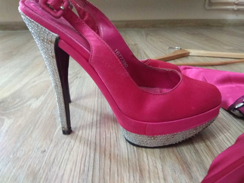 Sukienka  fuksja+ buty gratis