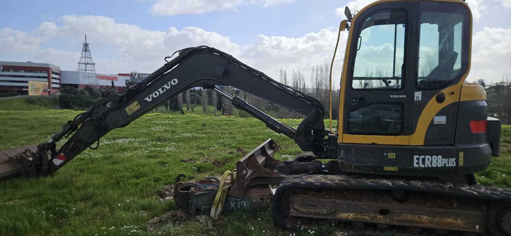 Giratória Volvo 2010 10 Ton de rastos