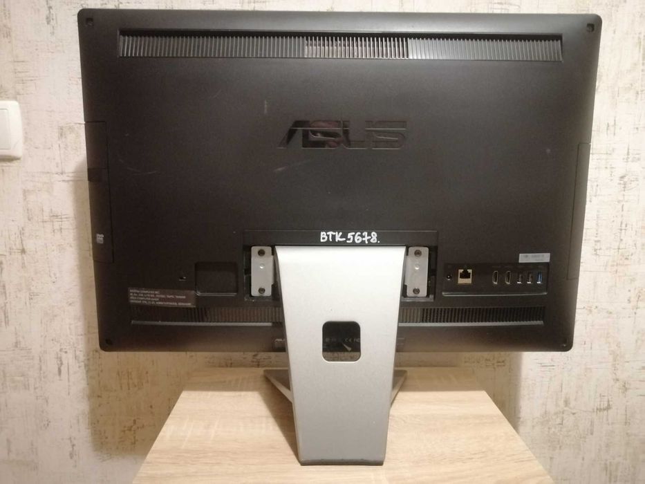 Моноблок Asus ET2311I. 23" FullHD. Core i5-4460S. GT 740M. Під ремонт.