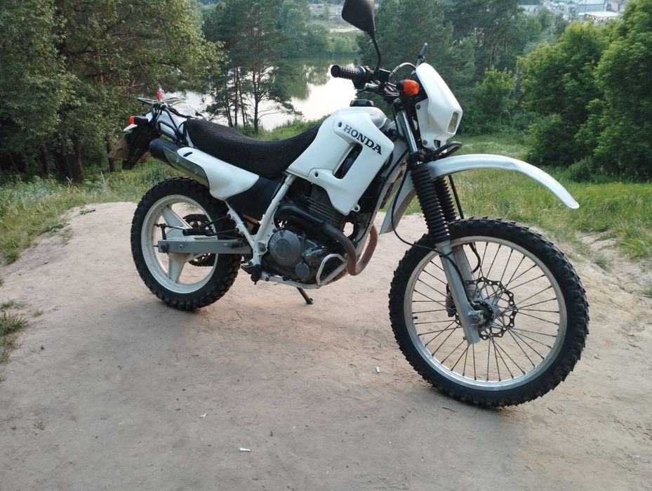 ЭхЭндуро  honda xl 250 Двигатель не кололся  весь обслужен.