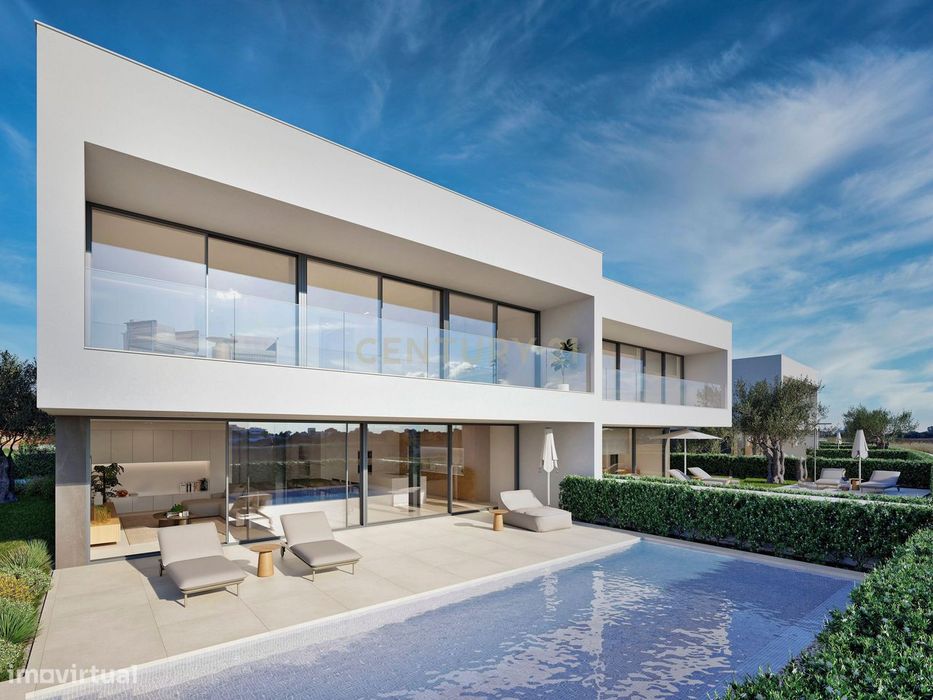 Moradia T4 de Luxo com piscina, em Lagos a 300m da Praia.