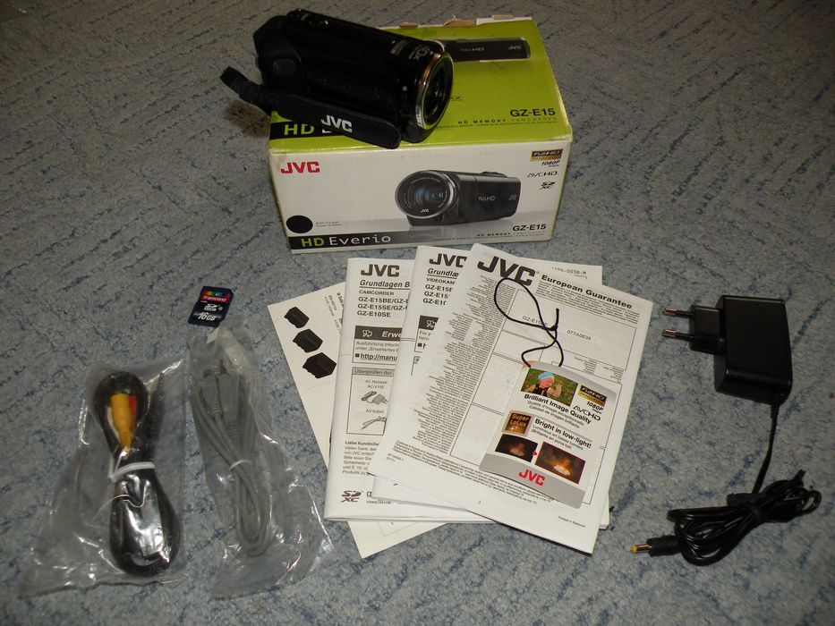Цифрова відеокамера JVC  (пише FullHD відео)