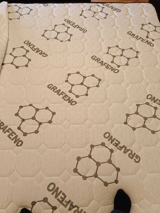 Cama de base em madeira e colchão 1,60 x 2,00m