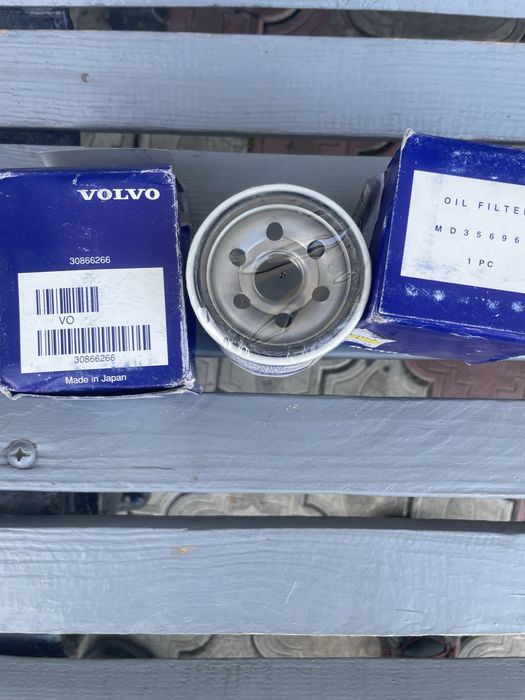 Масляний фільтр на авто VOLVO 30866266-7