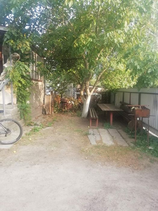 Здам пів будинка в районі лікарні
