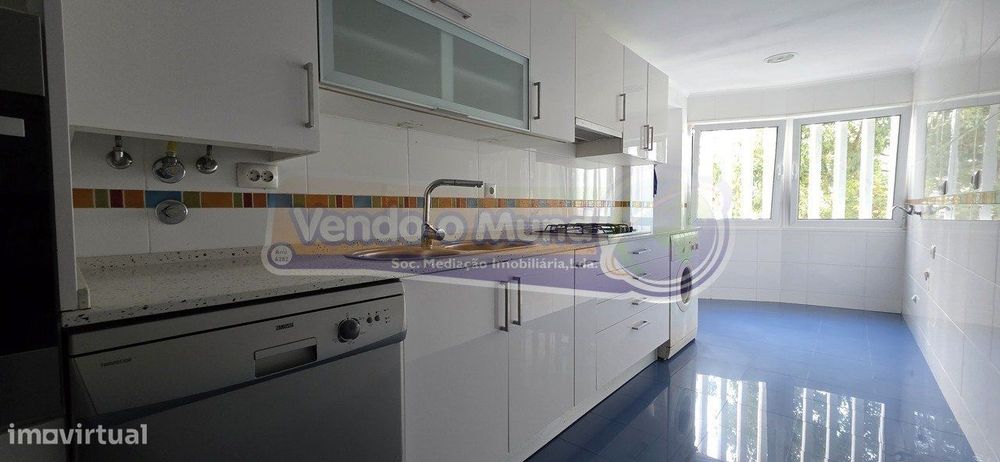 Apartamento T3 em Carnide (LXLX013)