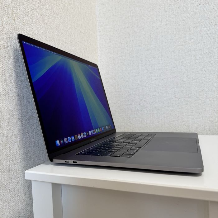 MacBook Pro 15 i7, 32Gb, 1Tb