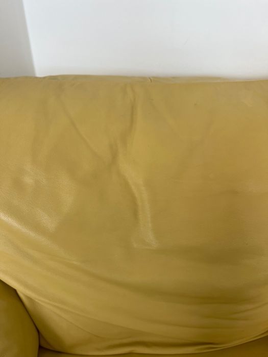 Sofá amarelo individual em pele da Divani&Divani