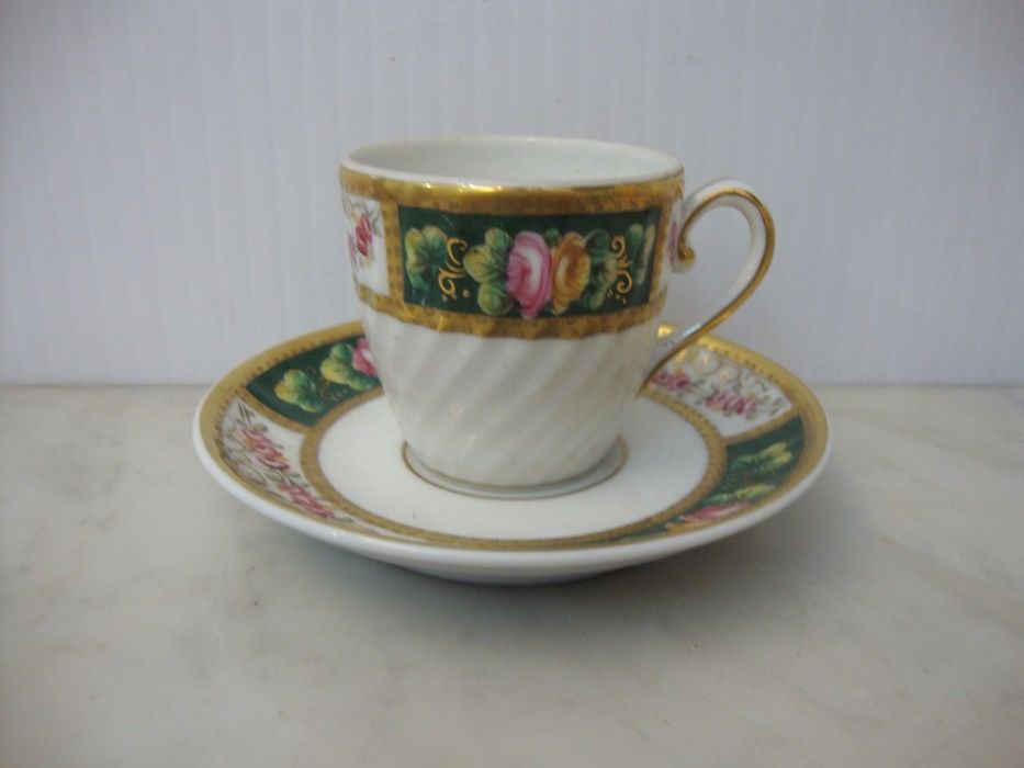 Chávena antiga em porcelana da Vista-Alegre
