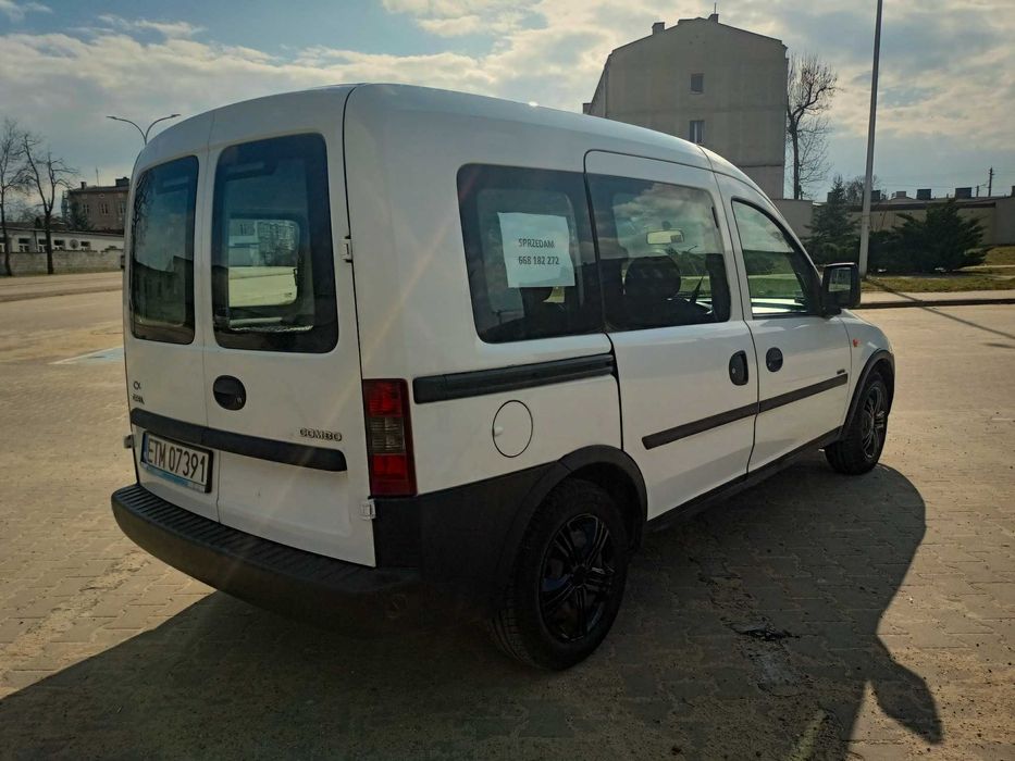 Dobry Opel Combo 1.6 b 2002r.