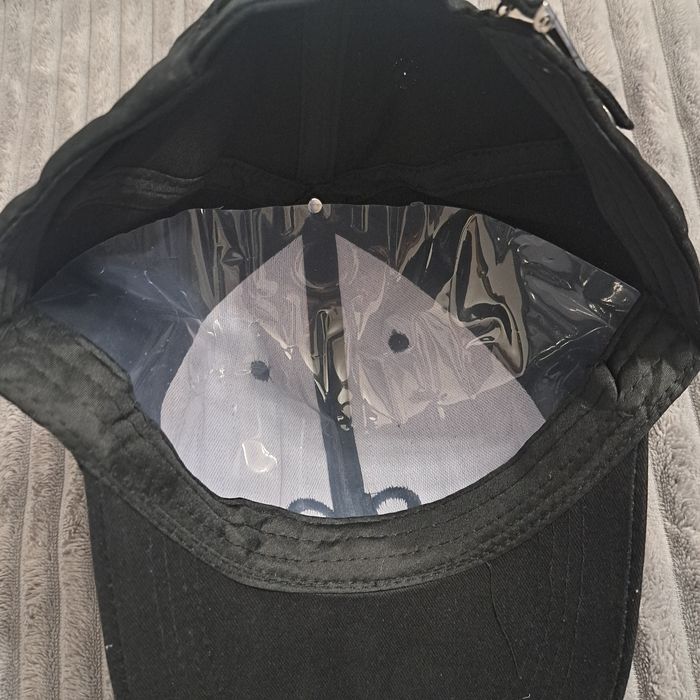 Czapka z daszkiem czarna