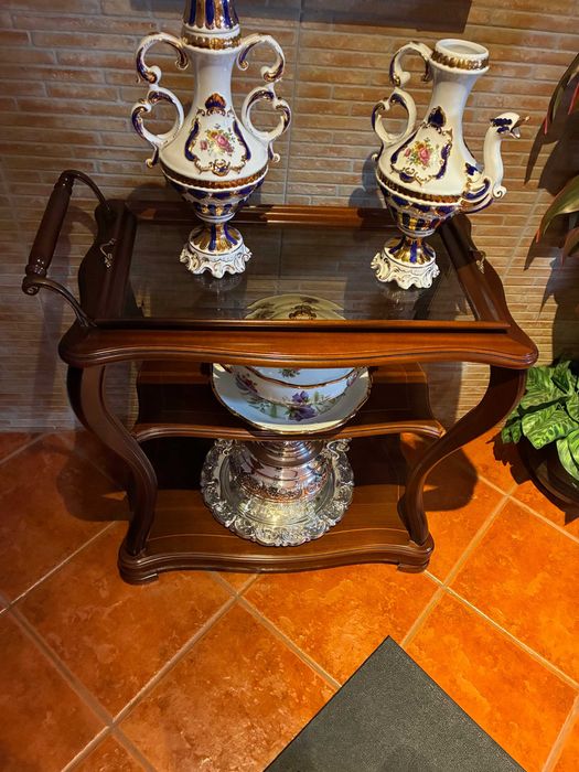 Carrinho de Chá em Mogno