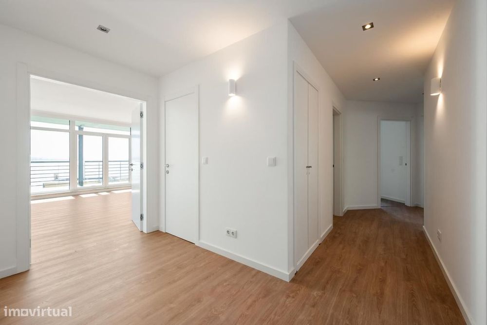Apartamento T3 com jardim, Paço de Arcos, Oeiras