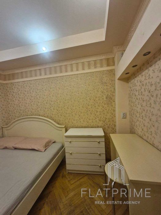 Продам 2к квартиру,2 поверх, метро, парк, пр-т Голосіївський, ТОРГ
