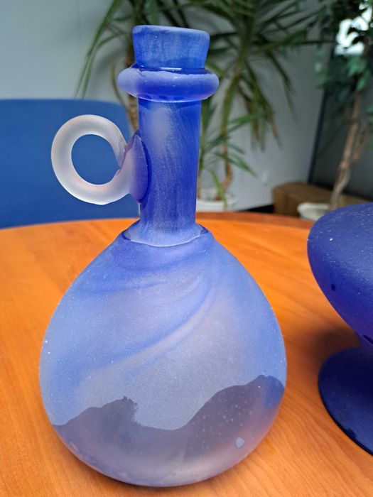 Sprzedam  szkło  ozdobne  piaskowane butelka wazonik zaproponuj cenę