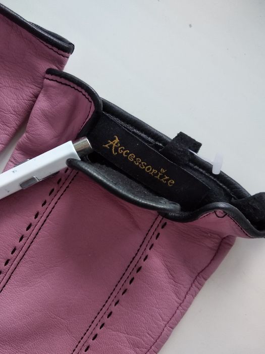 Шкіряні жіночі. Темно рожеві. состояние по фото.