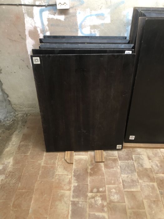 Стільниці з натуральної деревини в непоганому стані