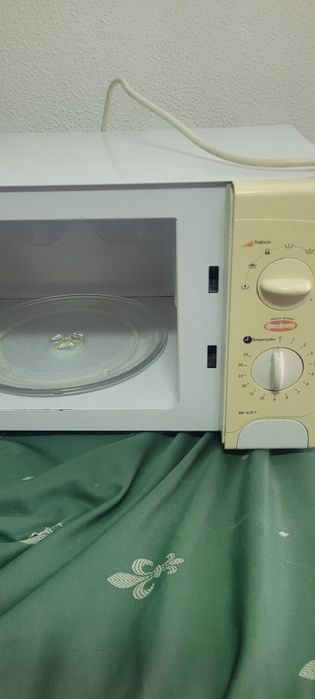 Micro-ondas a funcionar bem