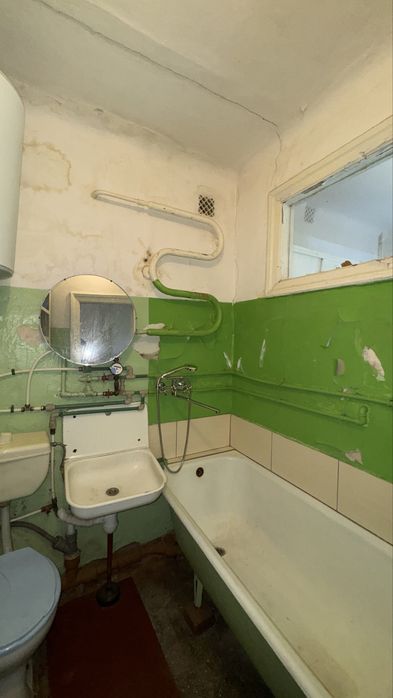 Продаю 3 ккв в Чугуеве ( Авиатор ) возле школы