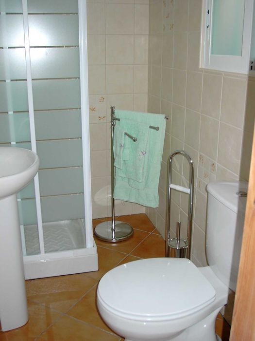 Quarto, individual, perto do Polo Universitário do Alto  Ajuda