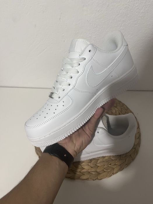 Nike Air Force 1 – Novas (Tamanho 42)