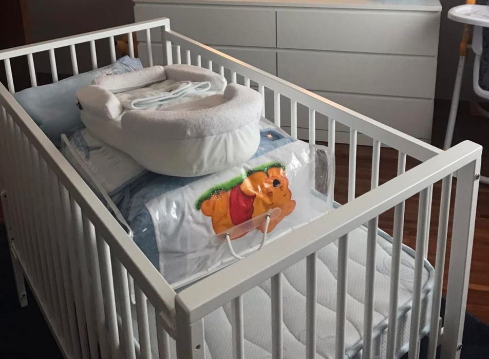 Cama de Bebé com estrado e colchão