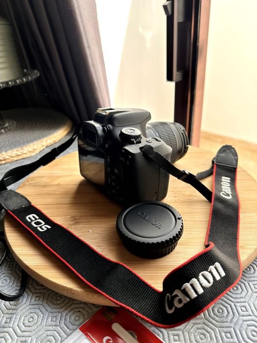 Máquina Fotográfica CANON 2000D