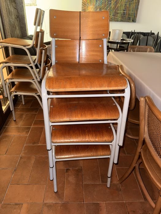 Cadeira Vintage em Madeira e Metal – Estilo Retro
