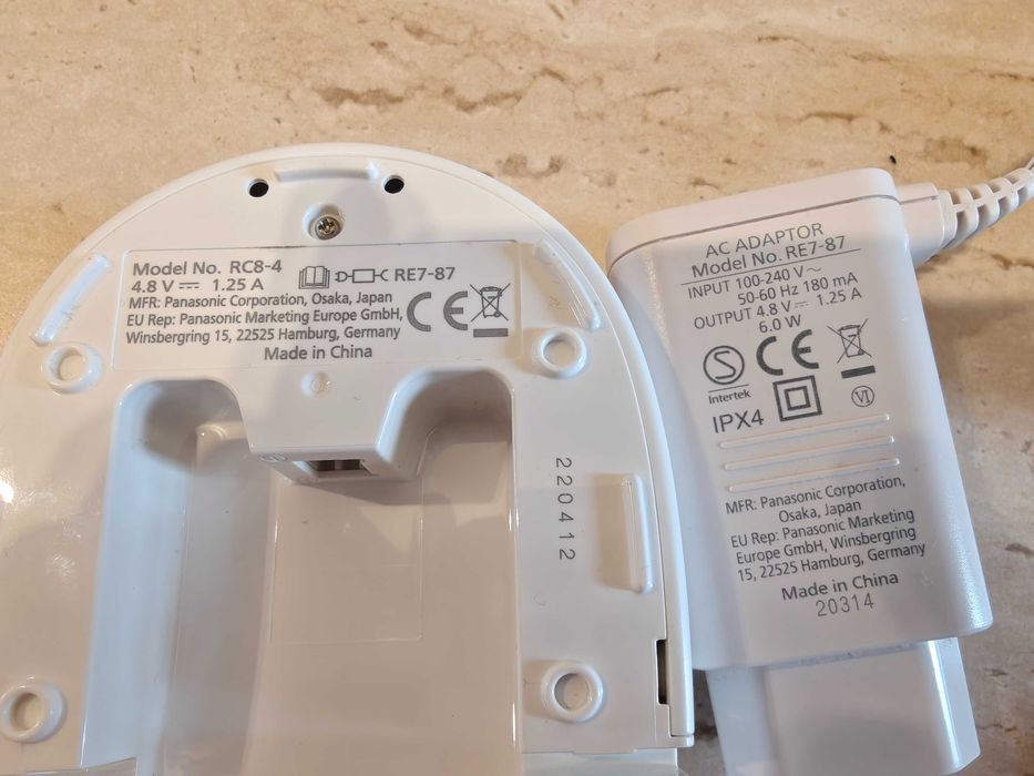Ładowarka Panasonic Model RE7-87 wraz z podstawką ładującą RC8-4