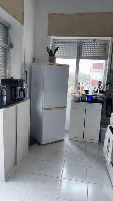 Quarto compartilhado c/ divisoria e porta 320€  Paços D’ Arcos