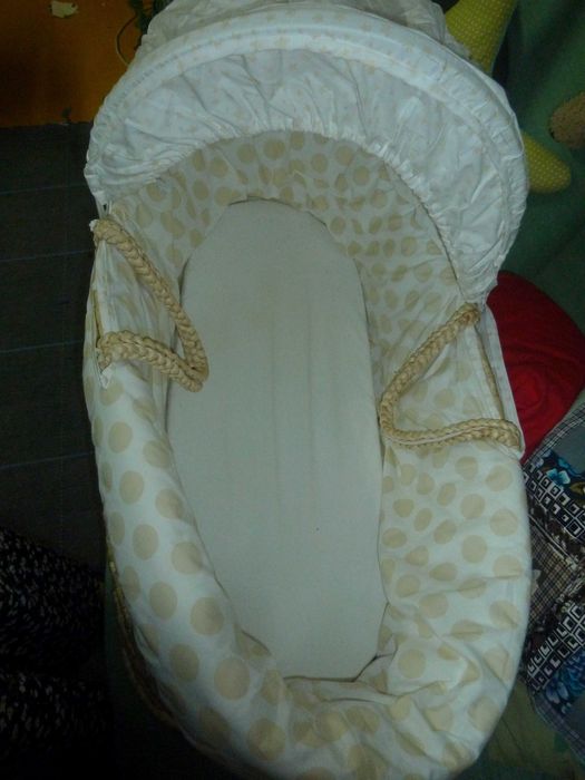 Alcofa em verga para bebés