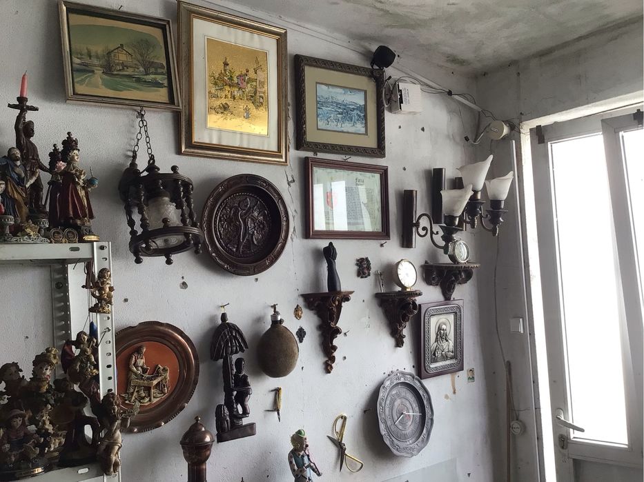 Lote deantiguidades e velharias para venda todas em bom estado.ver todas as fotos ,preços para revendedores.