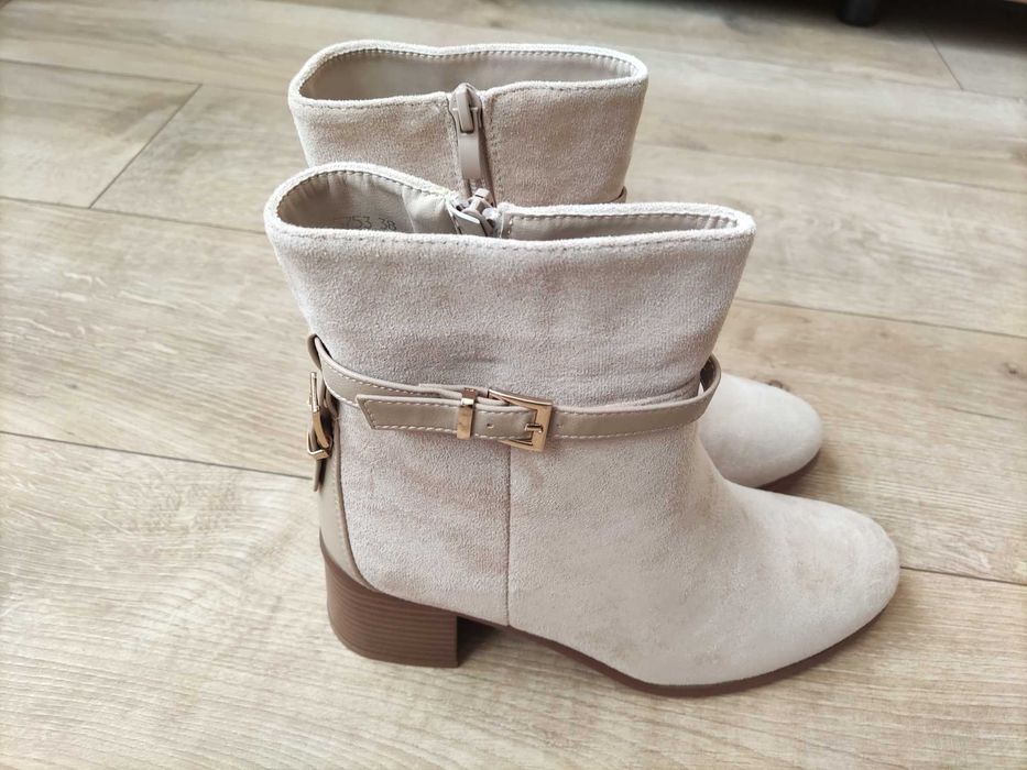 Eleganckie nowe jasne botki r. 38