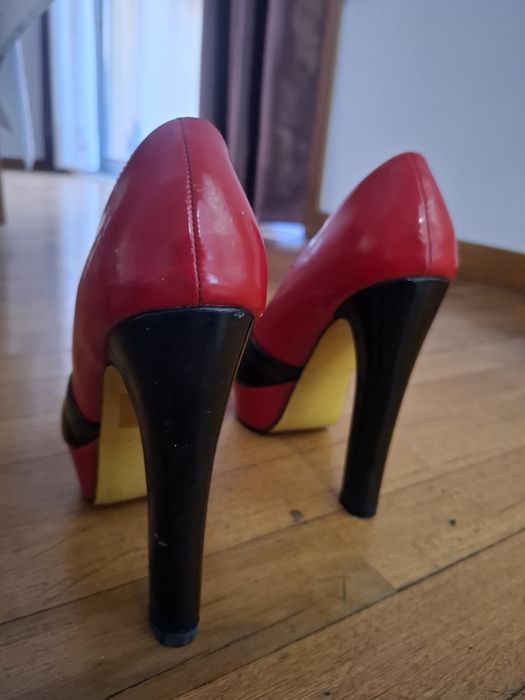 Sapatos de salto alto