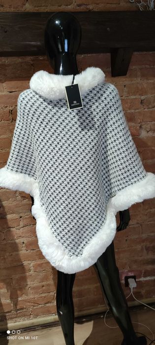 Ponczo Włoskiej marki ROBERTA BIAGI