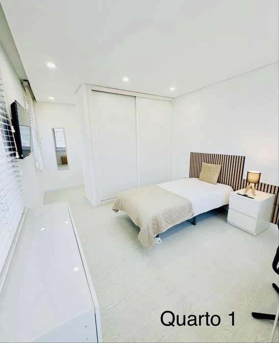 Alugo Quarto  c/Wc Privado