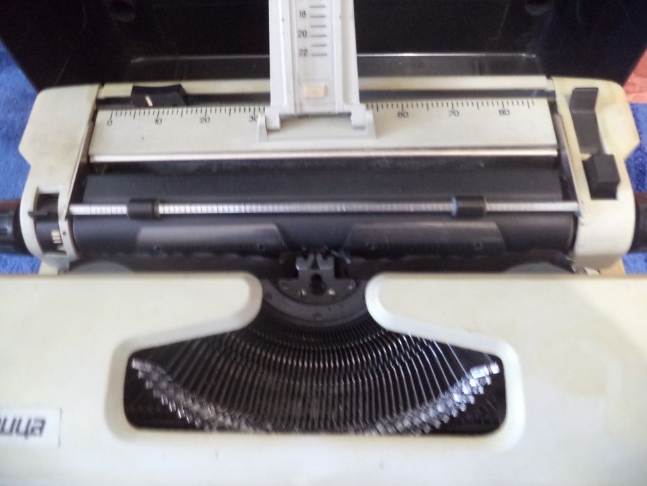 Машинка электрическая пишущая