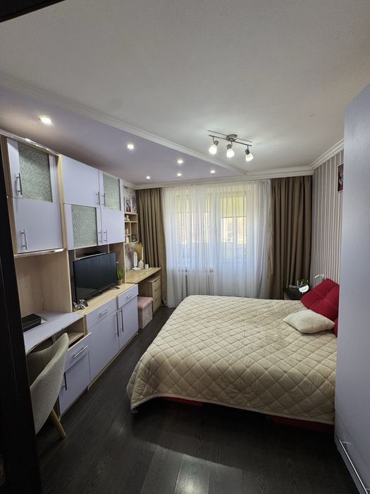 Продам 3-кімнатну квартиру  м-н Жовтневий