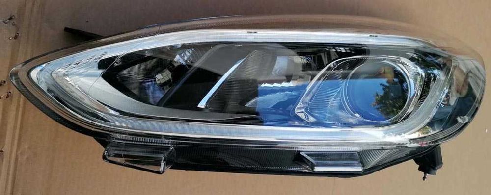 otica frontal ESQ ford fiesta VII . fase 1 . LED