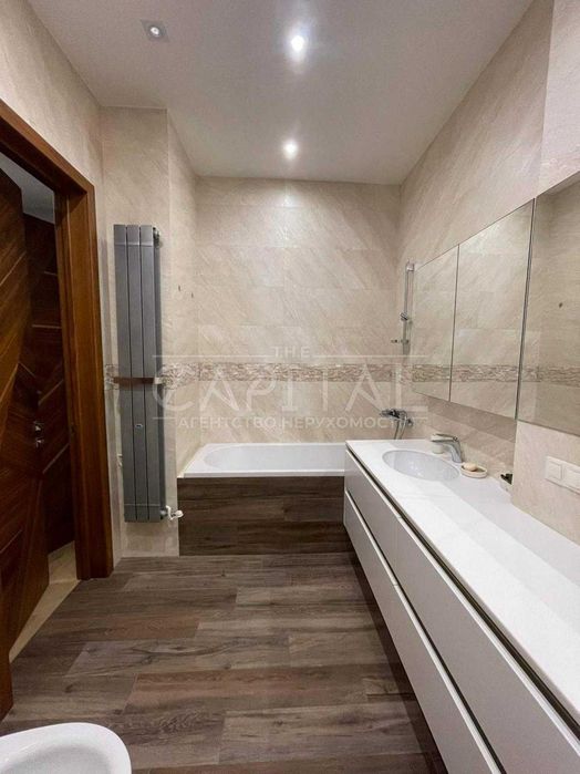 Продаж Коновальця Євгена Печерськ  простора квартира 150м2