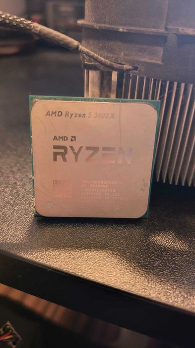AMD Ryzen 5 3600X + oryginalne chłodzenie Wraith Spire