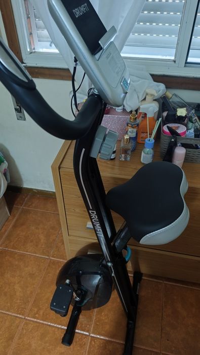 Bicicleta elíptica nova