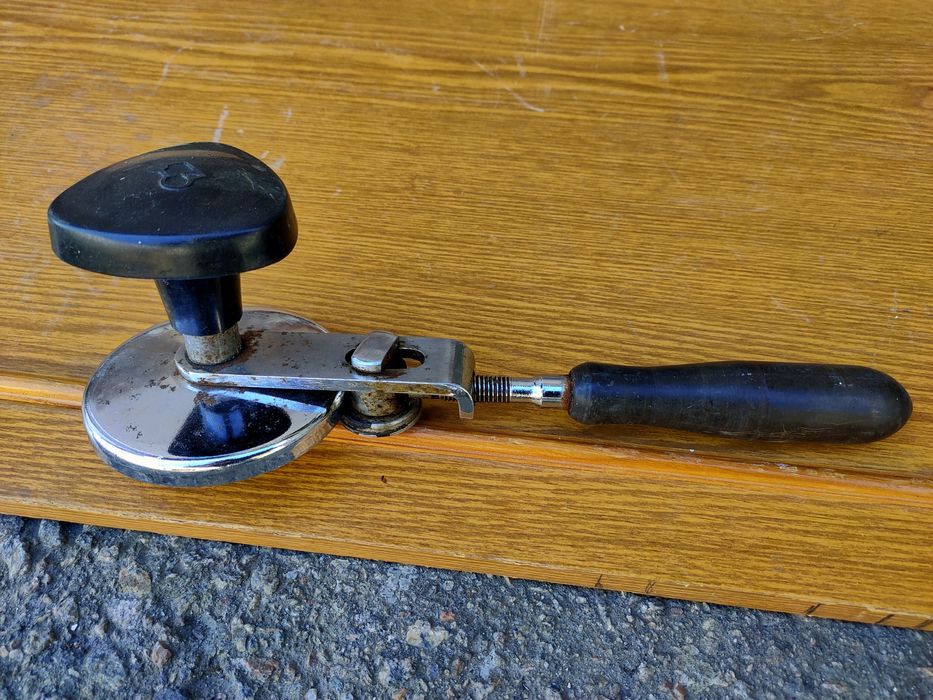 Закаточная машинка Дормаш для консервации советская