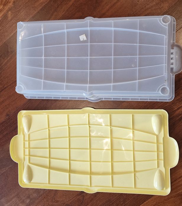 Caixa amarela de arrumação