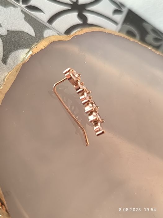 Nausznica w kolorze zlota z kryształkami