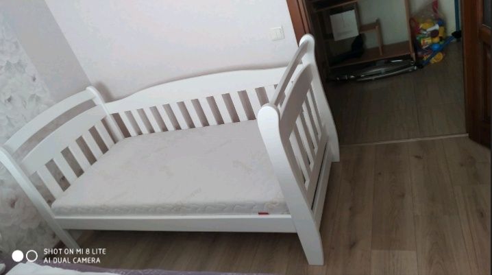Ліжко дитяче в чудовому стані.