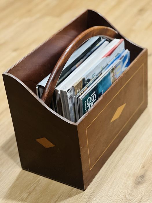 Porta-revistas em madeira