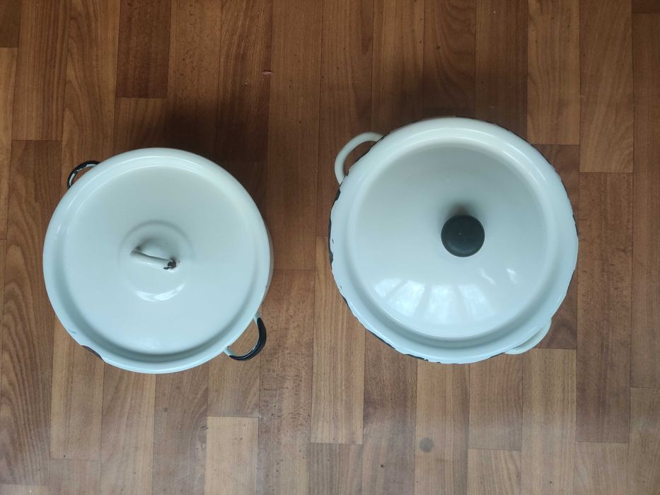 Эмалированные кастрюли