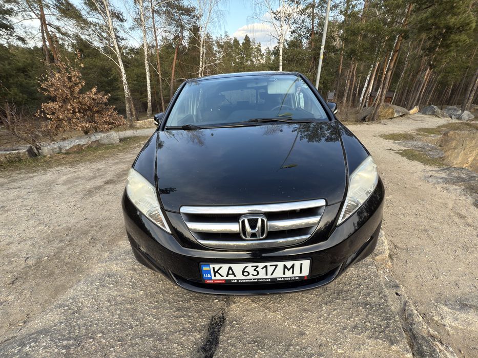 6-місний економічний мінівен Honda FRV з надійним дизельним двигуном