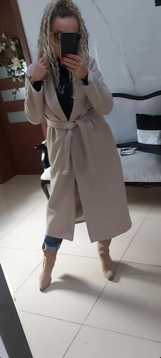 Beżowy płaszcz w rozmiarze M